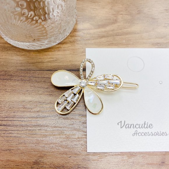 Five Petals Flower Hair Clip - Picture 2 of 3